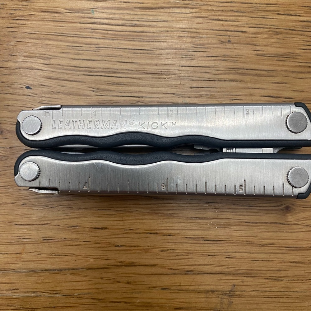 Leatherman Kick